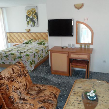 Sianie Guest House Ravda Exterior foto