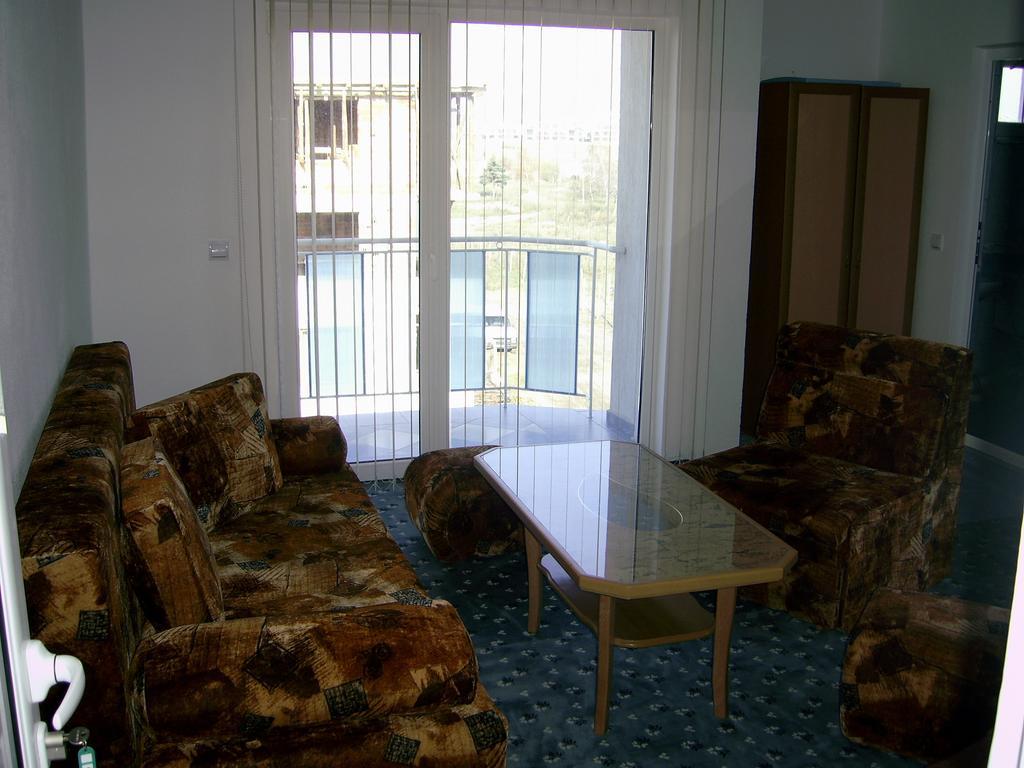 Sianie Guest House Ravda Exterior foto