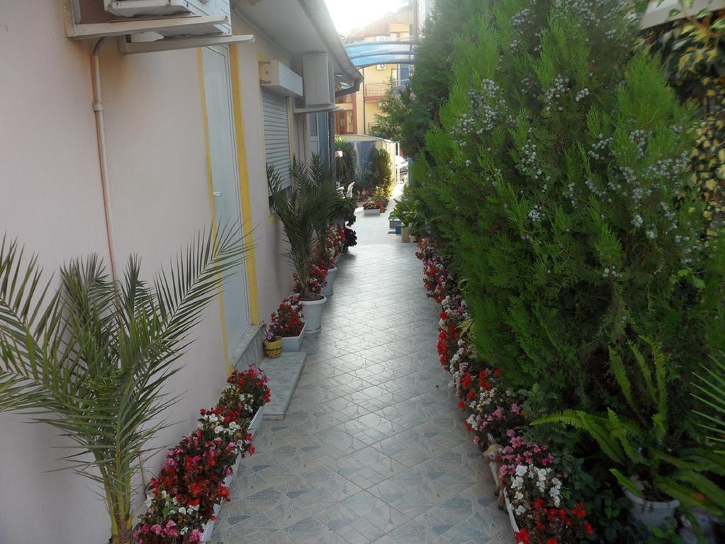 Sianie Guest House Ravda Exterior foto